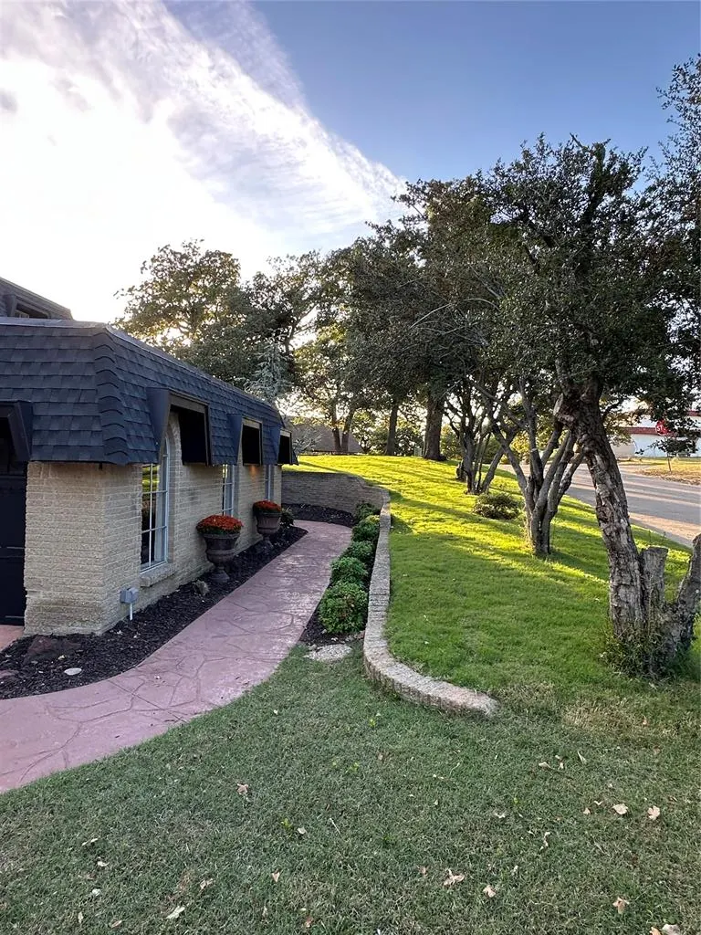 Photo 4 — 8028 Golden Oaks Road, Oklahoma City, OK 73127