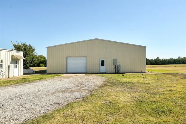 Photo 5 — 27458 Airstrip Road, Washington, OK 73093