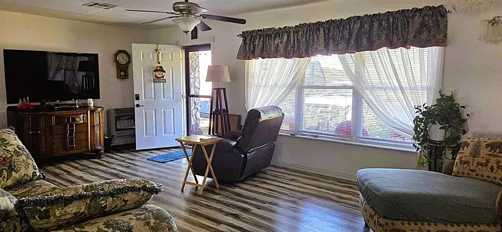Photo 10 — 903 E Adams, Holdenville, OK 74848