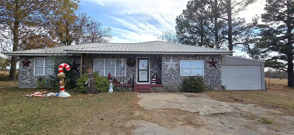 Front exterior — 903 E Adams, Holdenville, OK 74848