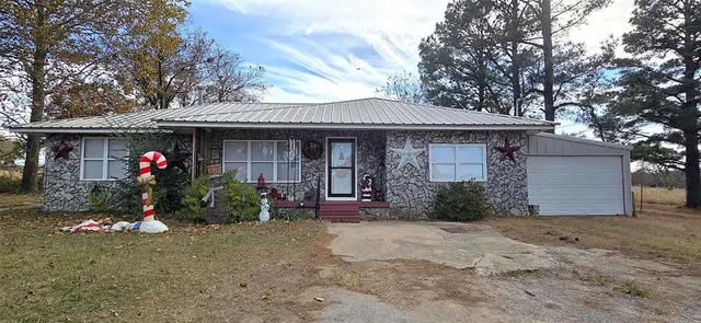 Front exterior — 903 E Adams, Holdenville, OK 74848