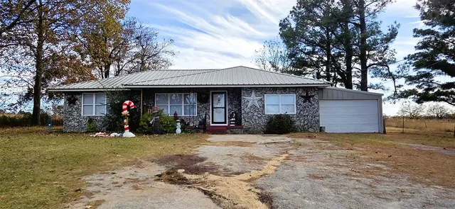 Photo 2 — 903 E Adams, Holdenville, OK 74848
