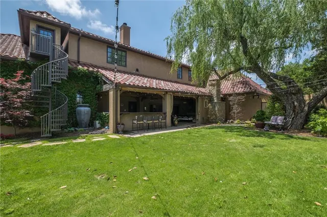 Photo 2 — 1611 Guilford Lane, Nichols Hills, OK 73120
