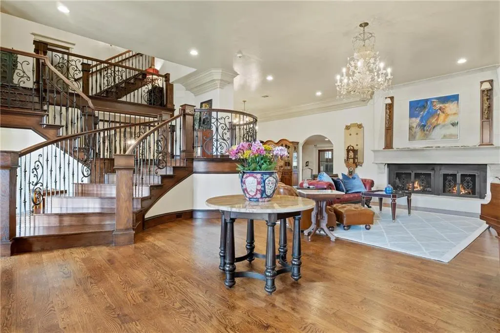 Photo 5 — 1611 Guilford Lane, Nichols Hills, OK 73120