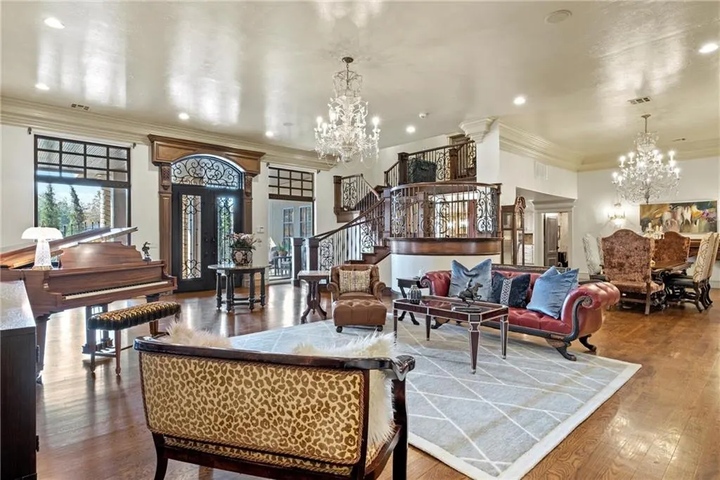Photo 6 — 1611 Guilford Lane, Nichols Hills, OK 73120