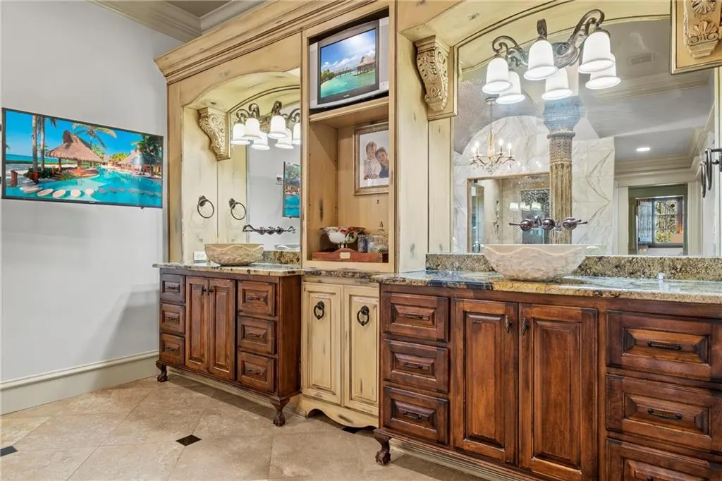 Photo 13 — 1611 Guilford Lane, Nichols Hills, OK 73120