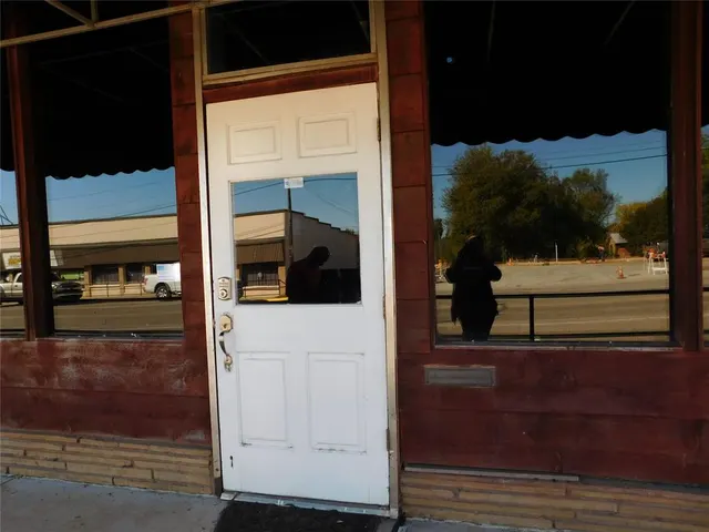 Photo 2 — 1981 Church Avenue, Harrah, OK 73045