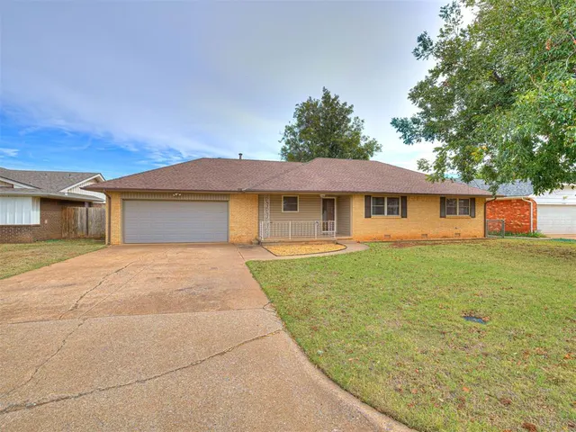 Photo 2 — 1303 S 10th Street, Kingfisher, OK 73750