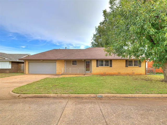 Photo 4 — 1303 S 10th Street, Kingfisher, OK 73750