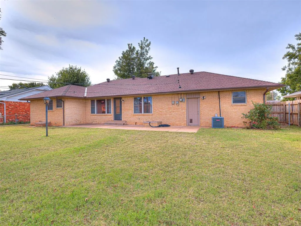 Photo 9 — 1303 S 10th Street, Kingfisher, OK 73750