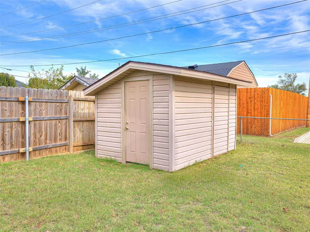 Photo 11 — 1303 S 10th Street, Kingfisher, OK 73750