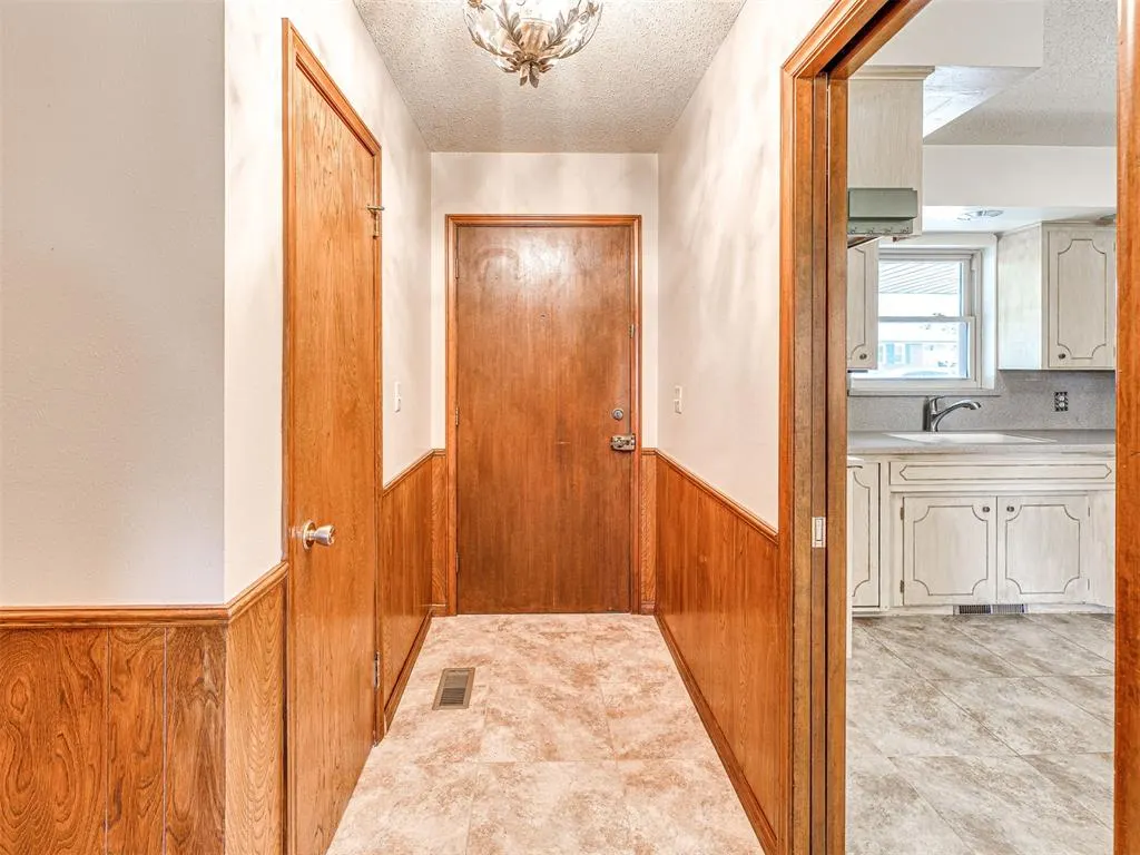 Photo 12 — 1303 S 10th Street, Kingfisher, OK 73750