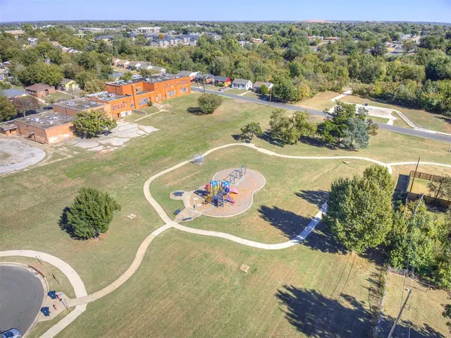 Photo 4 — 2213 NE 18th Street, Oklahoma City, OK 73111