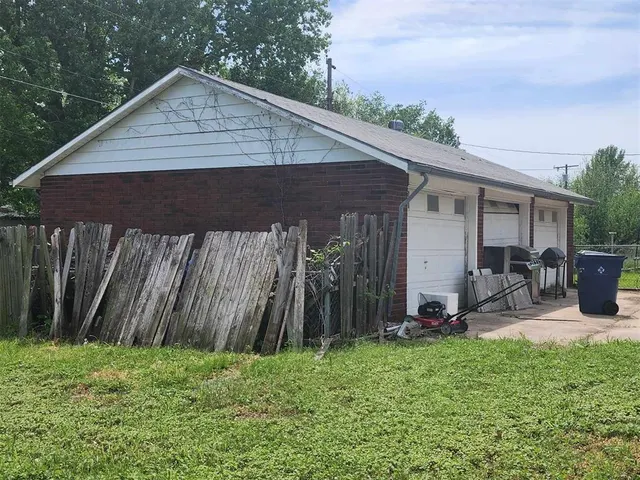 Photo 3 — 101 S Cottonwood Lane, Stratford, OK 74872