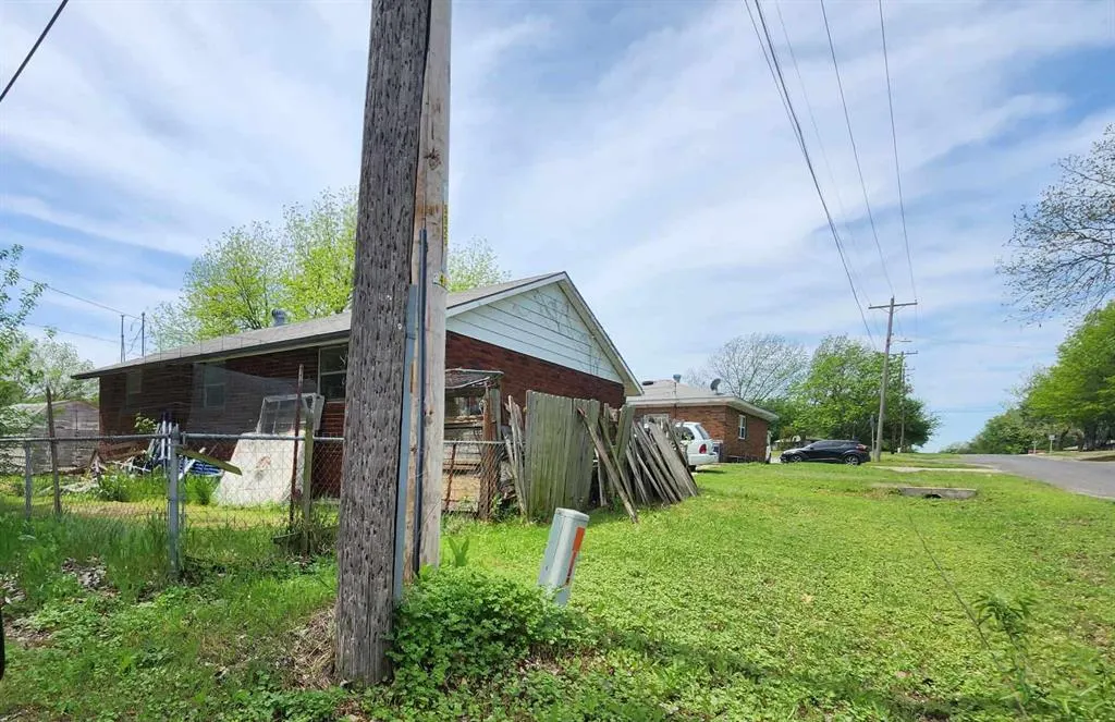 Photo 4 — 101 S Cottonwood Lane, Stratford, OK 74872