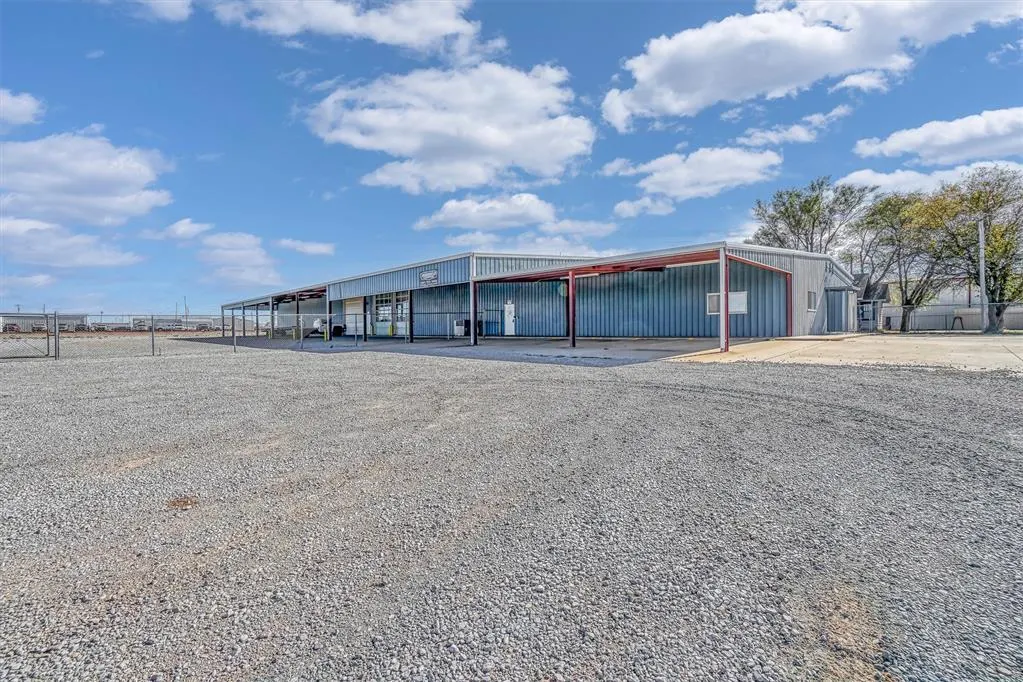 Front exterior — 104 Access Road, Elk City, OK 73644