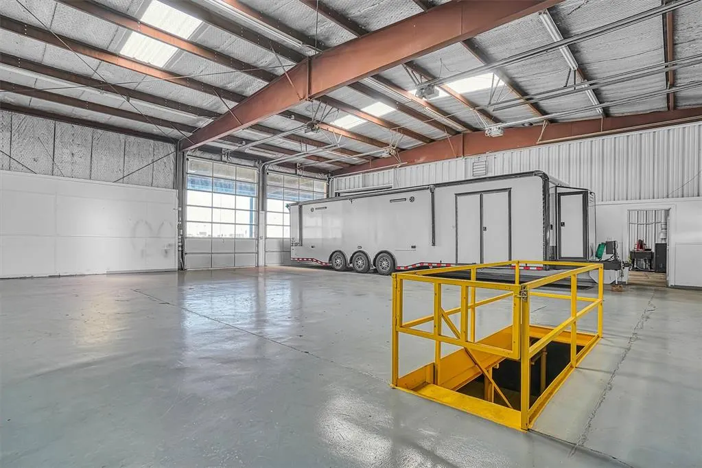 Photo 7 — 104 Access Road, Elk City, OK 73644