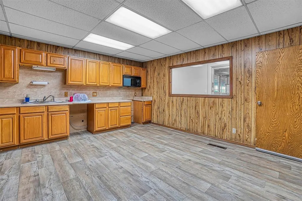 Photo 37 — 104 Access Road, Elk City, OK 73644