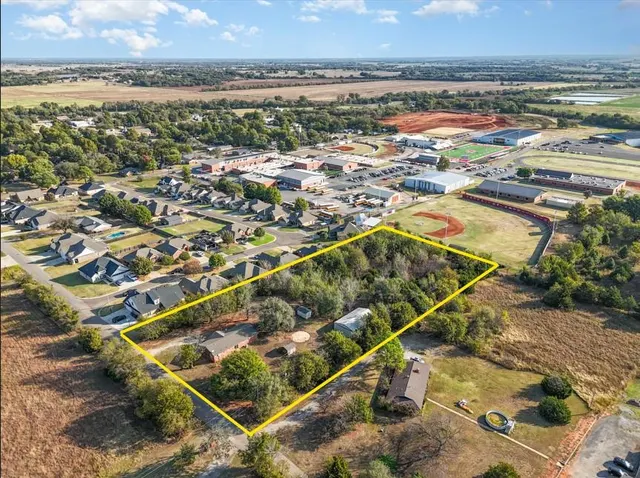 Front exterior — 620 S Dean Drive, Washington, OK 73093