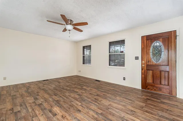 Photo 6 — 620 S Dean Drive, Washington, OK 73093