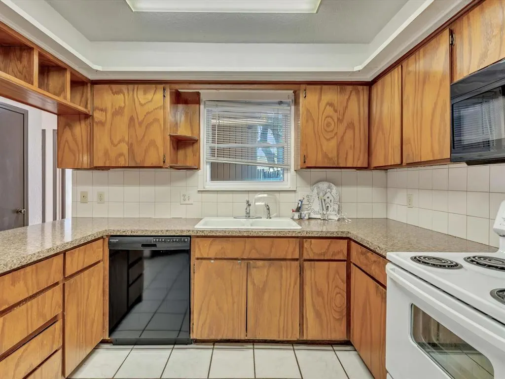 Photo 9 — 1600 Julie Place, Oklahoma City, OK 73127