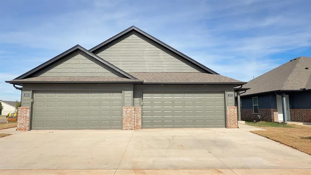 Photo 2 — 1221 NW 113TH Street, Oklahoma City, OK 73114