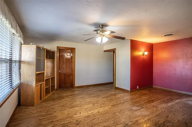 Photo 3 — 302 E Tom Stafford Street, Weatherford, OK 73096