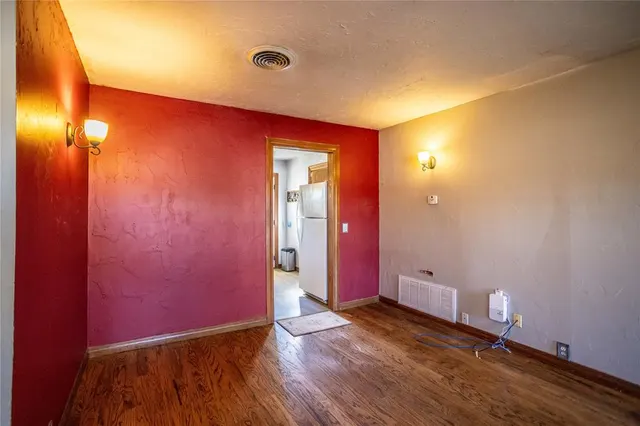 Photo 4 — 302 E Tom Stafford Street, Weatherford, OK 73096