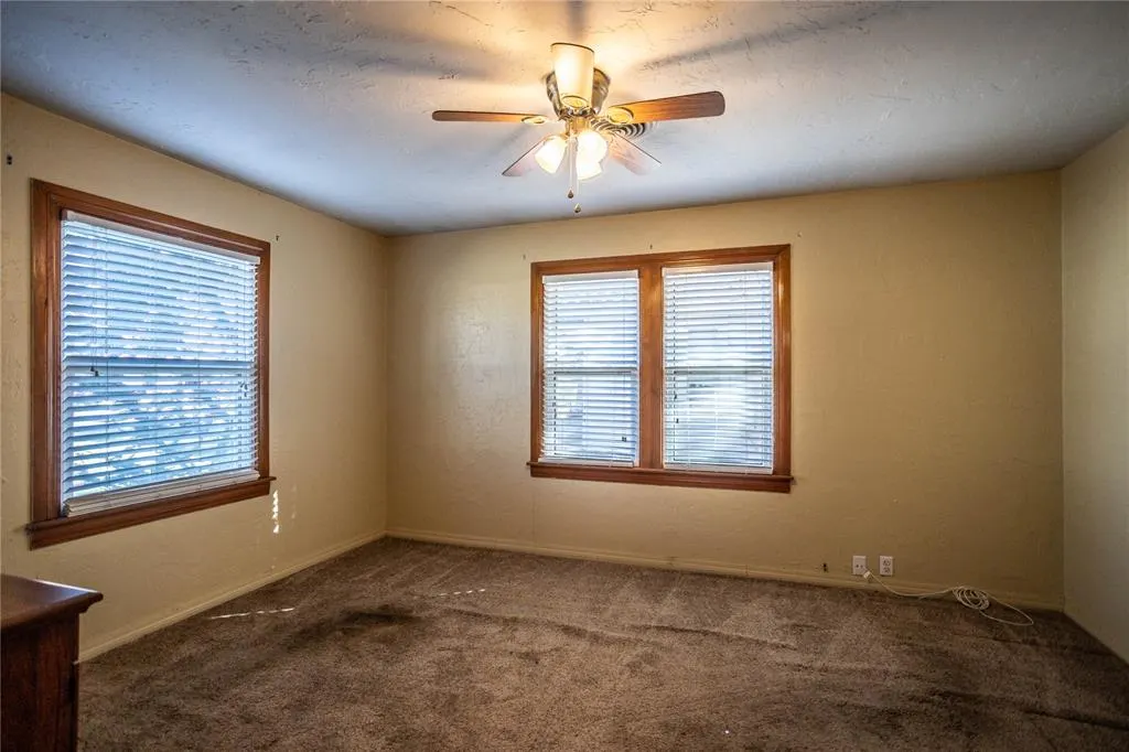 Photo 7 — 302 E Tom Stafford Street, Weatherford, OK 73096