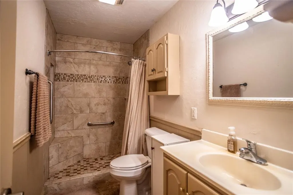 Photo 8 — 302 E Tom Stafford Street, Weatherford, OK 73096