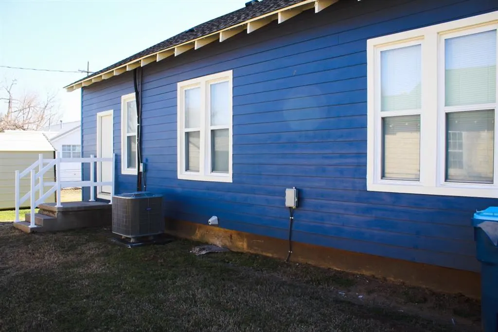 Photo 3 — 2 NW 6th Street, Tuttle, OK 73089
