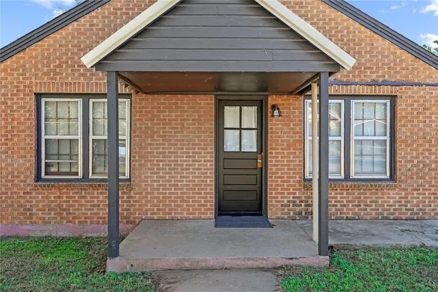 Photo 4 — 514 W Tom Stafford Street, Weatherford, OK 73096