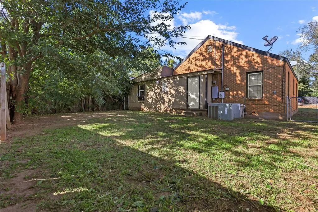 Photo 17 — 514 W Tom Stafford Street, Weatherford, OK 73096