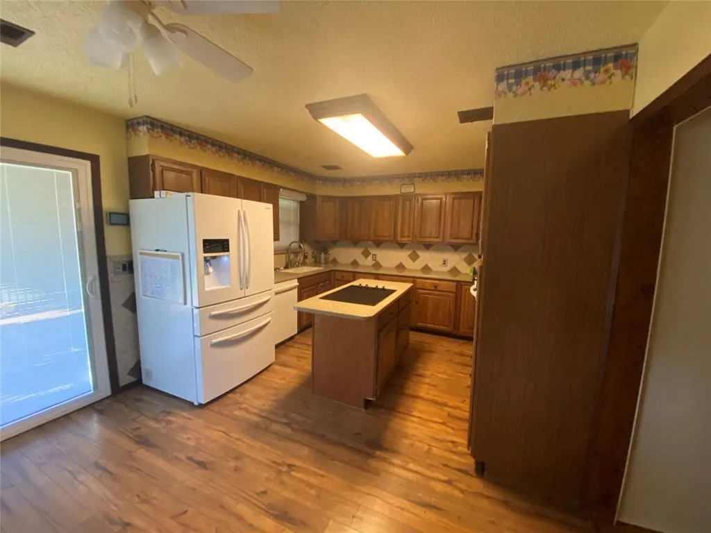 Photo 3 — 705 S 6th Street, Canute, OK 73626