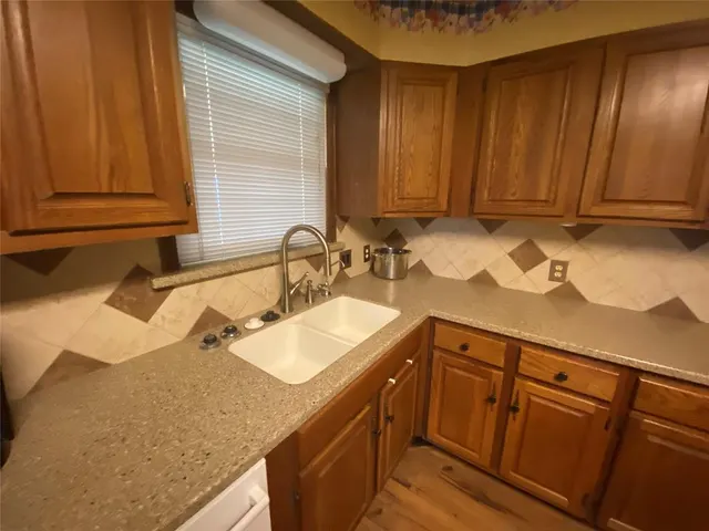 Photo 4 — 705 S 6th Street, Canute, OK 73626