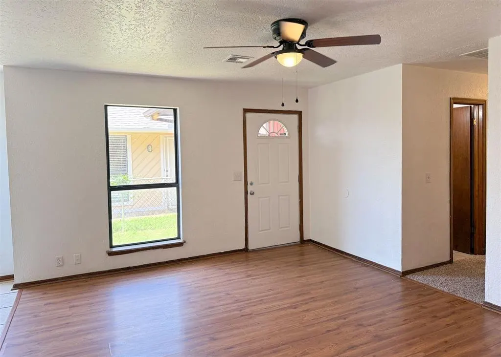 Photo 4 — 1109 Dustin Drive, Edmond, OK 73003