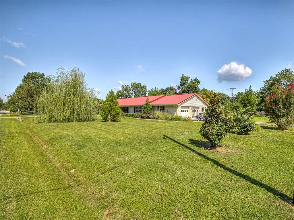 Photo 2 — 1305 SE 15th Street, Wagoner, OK 74467