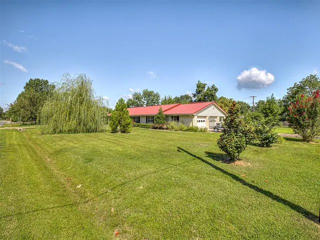 Photo 2 — 1305 SE 15th Street, Wagoner, OK 74467