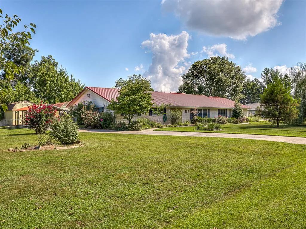 Photo 3 — 1305 SE 15th Street, Wagoner, OK 74467