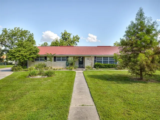 Photo 5 — 1305 SE 15th Street, Wagoner, OK 74467