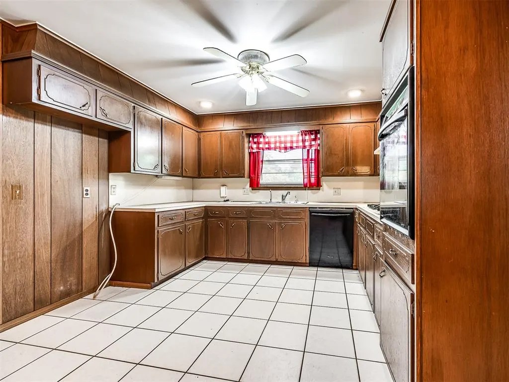 Photo 9 — 1305 SE 15th Street, Wagoner, OK 74467
