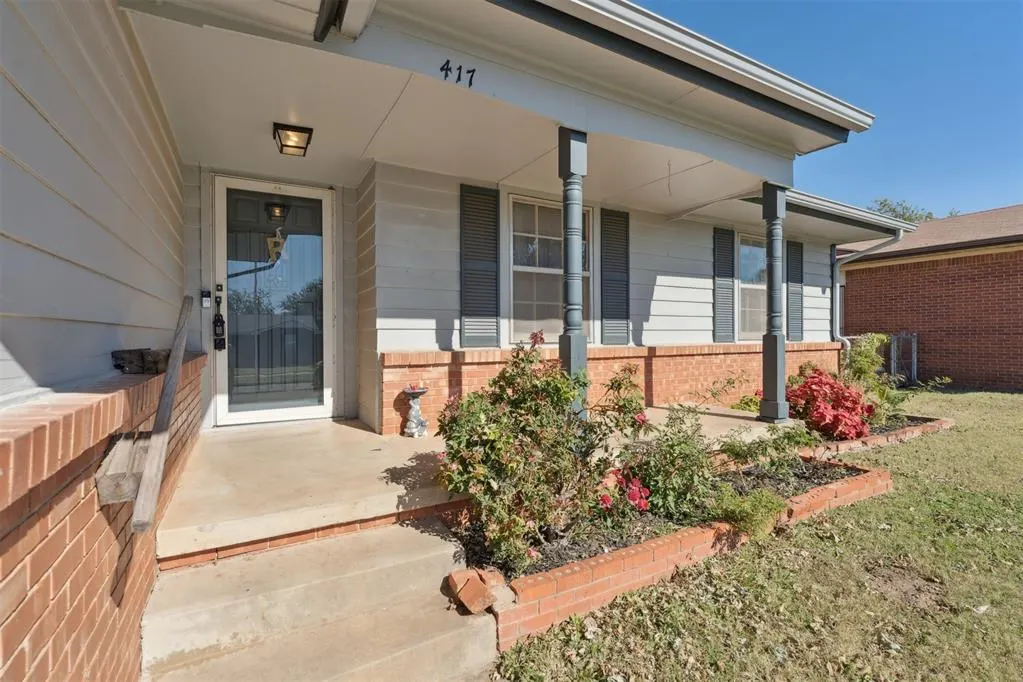 Photo 2 — 417 W Douglas Drive, Midwest City, OK 73110