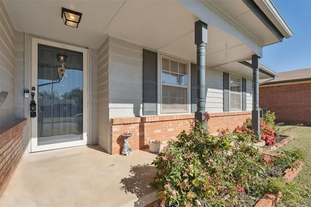 Photo 3 — 417 W Douglas Drive, Midwest City, OK 73110