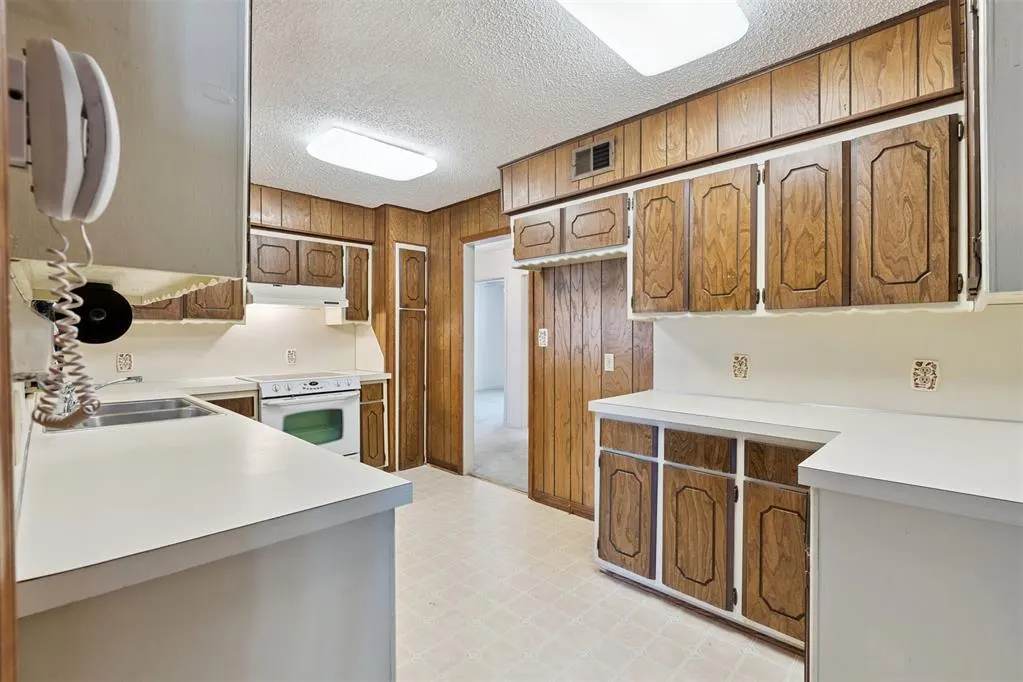 Photo 15 — 417 W Douglas Drive, Midwest City, OK 73110