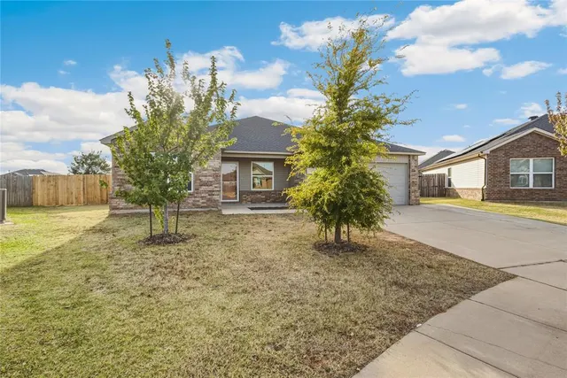 Photo 2 — 7517 Lipizzan Road, Oklahoma City, OK 73132