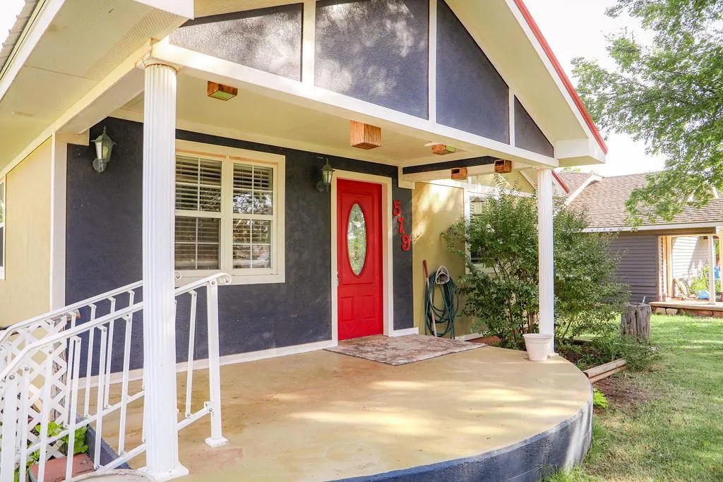 Photo 2 — 519 E SOUTH Street, Cordell, OK 73632