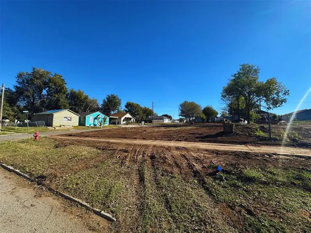 Photo 3 — 220 N Grand Avenue, El Reno, OK 73036