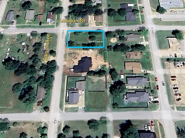 Photo 5 — 220 N Grand Avenue, El Reno, OK 73036