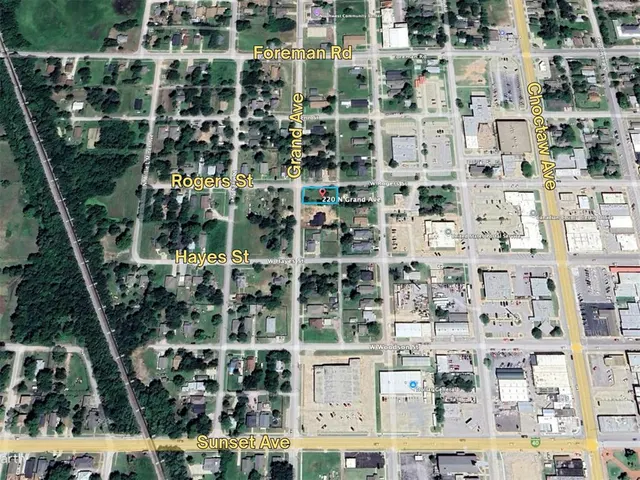 Photo 6 — 220 N Grand Avenue, El Reno, OK 73036