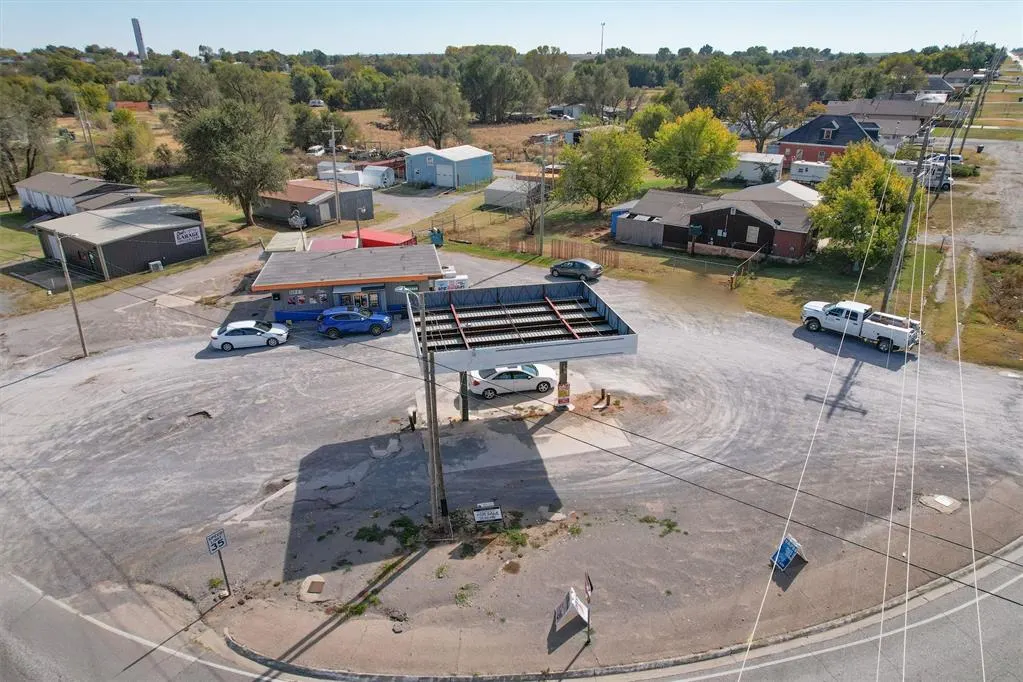 Photo 2 — 100 S Carnegie Street, Carnegie, OK 73015